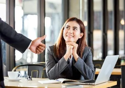 Можно ли перехвалить сотрудников?  Можно ли перехвалить сотрудников?